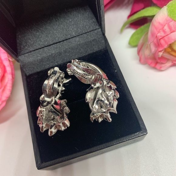 VINTAGE⚜️RARE PANETTA Crystal Twist Clip Earrings - Picture 3 of 5